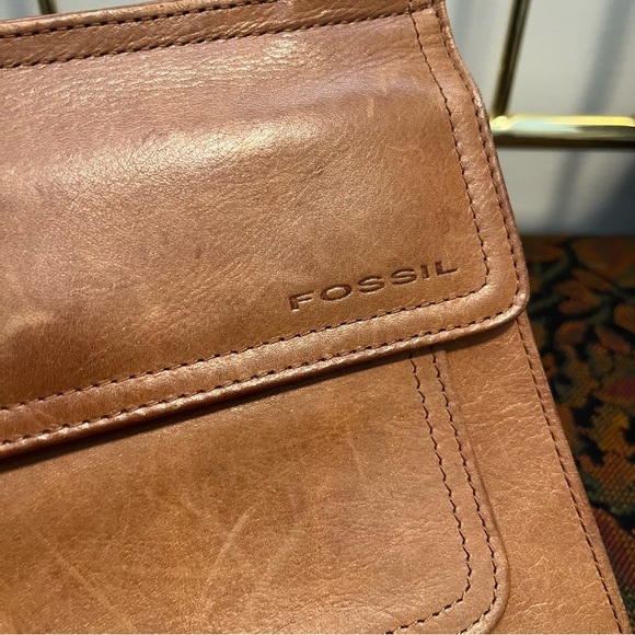 Fossil | Leather Crossbody Purse - Picture 3 of 13
